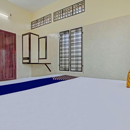 Spot On J P Tourist Home Колам Екстериор снимка